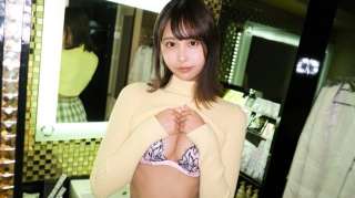 SIRO-5437 Model Jalang Menyebarkan Vaginanya Yang Besar